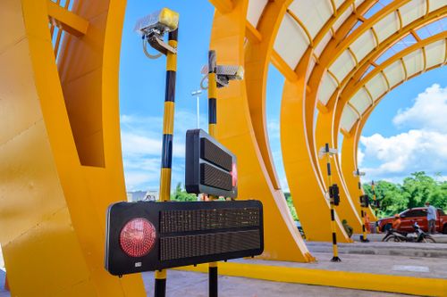  Ngoài ra, bảng điện tử, camera đọc biển số và các hạng mục phụ trợ tại các trạm thu phí đang được chủ đầu tư hoàn thiện và sớm đưa vào sử dụng. 