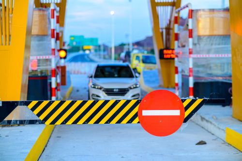  Để đảm bảo an toàn cho công tác thi công nước rút, chủ đầu tư chặn toàn bộ lối vào cao tốc và yêu cầu các phương tiện không có nhiệm vụ không được vào công trường. 