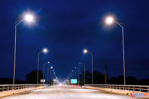 Cao tốc Vân Đồn – Móng Cái sở hữu hệ thống chiếu sáng hiện đại bậc nhất cả nước