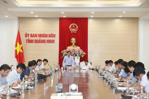 Thứ trưởng Bộ Xây dựng Lê Quang Hùng - Phó Chủ tịch Hội đồng Kiểm tra Nhà nước về công tác nghiệm thu công trình xây dựng chấp thuận nghiệm thu có điều kiện cao tốc Vân Đồn – Móng Cái đưa vào khai thác từ ngày 01/9.