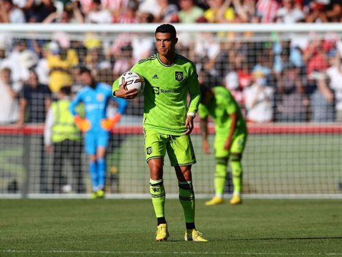  Ronaldo phải tập quen dần với vị trí trên ghế dự bị. 