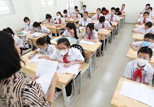 Học sinh khối lớp 6, trường THCS Dương Xá, huyện Gia Lâm trước thềm năm học mới. (Ảnh: Thanh Tùng/TTXVN)