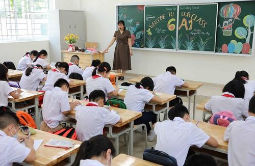Học sinh khối lớp 6, trường THCS Dương Xá, huyện Gia Lâm trước thềm năm học mới. (Ảnh: Thanh Tùng/TTXVN)