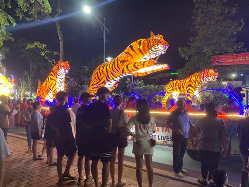 Hình tượng hổ cũng được nhiều đơn vị lựa chọn làm đèn trung thu