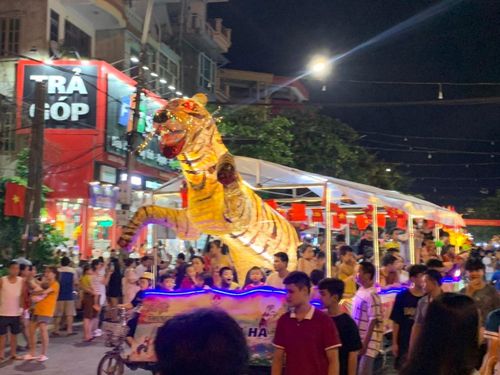 Lễ hội Thành Tuyên 2022 có nhiều nội dung, trong đó ấn tượng là phần diễu hành của các đèn trung thu khổng lồ