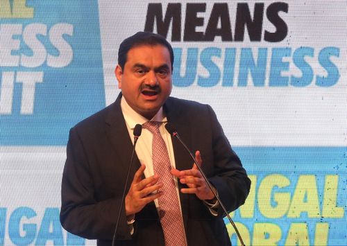  Trong vỏn vẹn 2 tháng, tỷ phú Ấn Độ Gautam Adani đã lần lượt vượt mặt nhà sáng lập Microsoft Bill Gates và doanh nhân người Pháp Bernard Arnault. Hiện, ông là tỷ phú giàu thứ 3 thế giới. Ảnh: Reuters. 