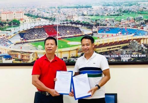 Nam Định bổ nhiệm HLV Vũ Hồng Việt với mục tiêu trụ hạng. (Ảnh: Nam Định FC)