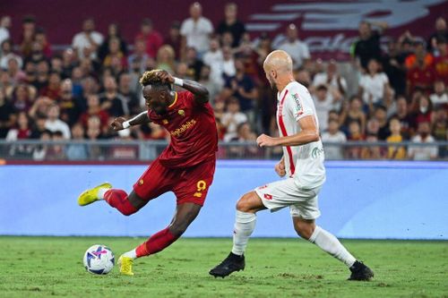 Chung cuộc, Roma giành thắng lợi 3-0 trước Monza. Họ duy trì mạch bất bại từ đầu mùa với thành tích 3 thắng và 1 hòa sau 4 trận. Kết quả này giúp đoàn quân của HLV Mourinho tạm thời leo lên đánh chiếm ngôi đầu BXH Serie A khi hơn Inter và Milan lần lượt 1 và 2 điểm.