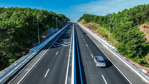 Tuyến cao tốc được đưa vào sử dụng sẽ kết nối 3 sân bay Nội Bài (Hà Nội), Cát Bi (Hải Phòng), Vân Đồn (Quảng Ninh) với khu vực biên giới, cửa khẩu Móng Cái. Dự án cũng kết nối với cao tốc Lào Cai - Hà Nội - Hải Phòng - Hạ Long - Vân Đồn, tạo thành tuyến cao tốc dài nhất cả nước với gần 600 km. 