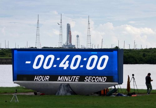 Đồng hồ được dừng tại thời điểm 40 phút trước khi phóng vào ngày 29/8. Ảnh: Getty Images. 