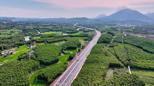 “Tuyến cao tốc Vân Đồn – Móng Cái có chất lượng thi công rất tốt. Dự án đã được triển khai và hoàn thành đúng tiến độ, đảm bảo chất lượng. Đánh giá một cách khách quan thì dự án hoàn thành tốt nhưng có một tỷ suất đầu tư rất hợp lý”, ông Long nhấn mạnh. 