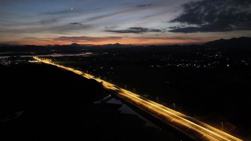 Nhận định về điều này, ông Bùi Trần Long, Phó Tổng giám đốc Tổng Công ty Tư vấn thiết kế giao thông vận tải (TEDI) cho biết, đây là tâm huyết của chủ đầu tư với tỉnh Quảng Ninh.