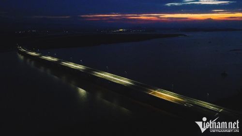 Đây cũng là một kỷ lục mới của thi công các công trình cầu vượt biển Việt Nam.