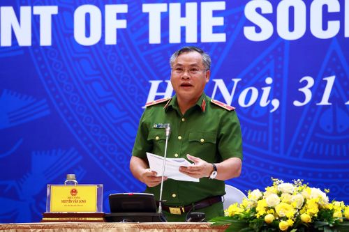 Thiếu tướng Nguyễn Văn Long trả lời báo chí.