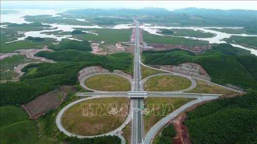 Đoạn đầu của tuyến Vân Đồn-Móng Cái khớp nối với tuyến Hạ Long-Vân Đồn.