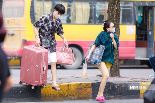 Cũng theo đại diện bến xe Giáp Bát, bến xe đã làm việc với các đơn vị vận tải hành khách và yêu cầu các đơn vị phải chuẩn bị đủ số lượng phương tiện tham gia vận chuyển hành khách từ hơn 1 tuần trước.