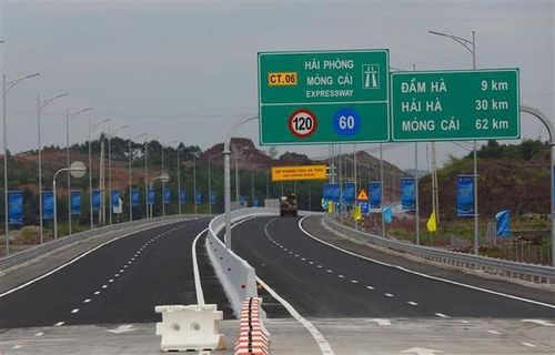 Tuyến cao tốc rút ngắn thời gian thủ đô từ Hà Nội đi cửa khẩu Móng Cái chỉ còn 3 giờ (hiện tại mất gần 6 giờ). Ảnh: Huy Hùng/TTXVN
