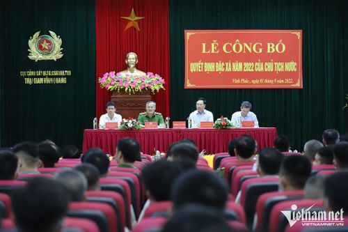 Trước ngày Quốc khánh, Phó Thủ tướng Thường trực Phạm Bình Minh, Chủ tịch Hội đồng tư vấn đặc xá năm 2022, trực tiếp chủ trì lễ công bố quyết định đặc xá của Chủ tịch nước đối với các phạm nhân tại Trại giam Vĩnh Quang (huyện Tam Đảo, tỉnh Vĩnh Phúc).