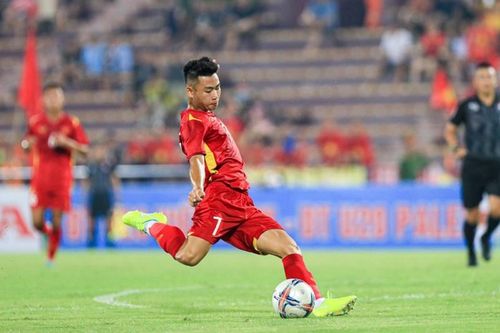 Anh Tú chơi nổi bật trong hiệp đấu đầu tiên.