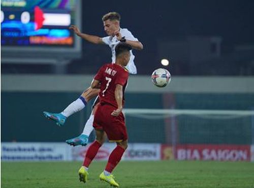 Một pha bóng trong trận U20 Việt Nam gặp U20 Palestine. Ảnh: NGỌC LÊ.