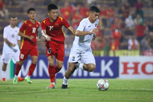 Trước đối thủ mạnh từ Tây Á, U20 Việt Nam gặp rất nhiều khó khăn trong thời gian đầu trận.