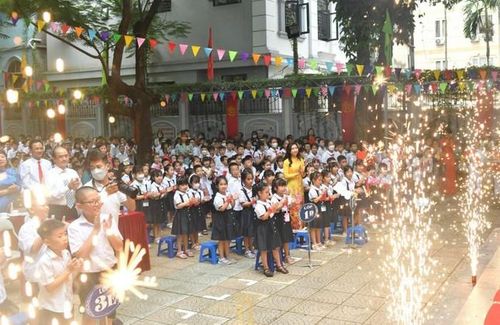 Học sinh trường tiểu học Quan Hoa trong ngày khai giảng. Ảnh: Như Ý