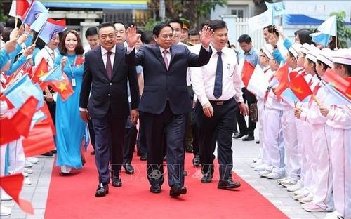 Sáng 5/9/2022, Thủ tướng Phạm Minh Chính đến dự Lễ khai giảng năm học 2022-2023 tại Trường Tiểu học Đoàn Thị Điểm (phường Mỹ Đình 2, quận Nam Từ Liêm, Hà Nội). Ảnh: Dương Giang-TTXVN.