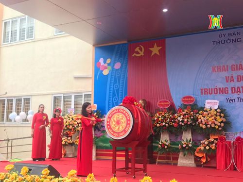 Tiếng trống trường đã vang lên rộn rã, báo hiệu một năm học mới bắt đầu. Ảnh: Nguyễn Thủy