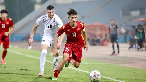 Đội trưởng Khuất Văn Khang (10) tiếp tục thể hiện vai trò đầu tàu ở đội tuyển U20 Việt Nam.Ảnh: Ngọc Anh