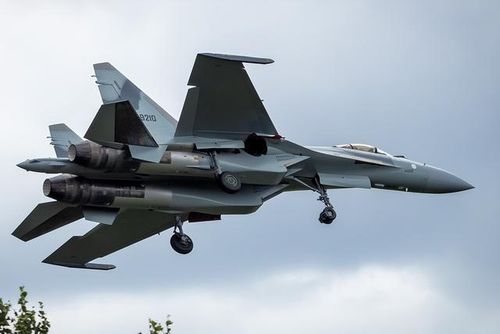 Hiện các máy bay chiến đấu Su-35 mà Ai Cập định mua đã có khách hàng mới, nhưng không phải Ai Cập muốn nhận máy bay này, mà là Iran. Ngày 4/9 vừa qua, Iran quyết định đưa việc mua máy bay chiến đấu Su-35 vào chương trình nghị sự.