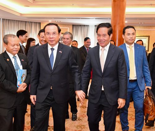 Bí thư Thành ủy TPHCM Nguyễn Văn Nên tiếp Đô trưởng Phnom Penh Khuong Sreng. Ảnh:VIỆT DŨNG