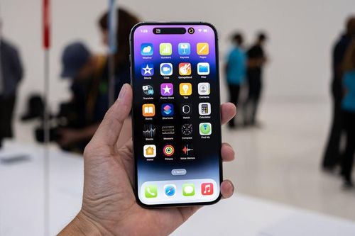 Dòng iPhone 14 Pro và 14 Pro Max, người mua muốn phân biệt so với 13 Pro, 13 Pro Max cần chú ý đến phần "tai thỏ". Đây là đặc điểm lớn nhất để phân biệt.