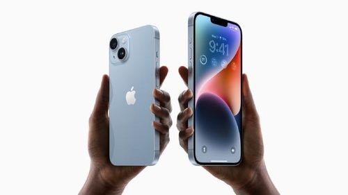 Theo CNET, loạt iPhone 14 vừa ra mắt của Apple tại sự kiện "Far Out" vào 0h ngày 8/9 đều được nâng cấp so với loạt iPhone 13. Sự kiện năm nay, Apple cũng lần đầu tiên cho ra mắt chiếc iPhone 14 Plus không phải dòng "Pro", điều này khiến giới công nghệ đổ dồn sự chú ý vào hai phiên bản iPhone 14 Pro và iPhone 14 Pro Max với thiết kế mới khi “tai thỏ” được thay thế bằng một đường cắt hình viên nhộng được gọi là "Dynamic Island", chứa các thành phần của Face ID và một đường cắt hình tròn thứ hai cho camera trước.