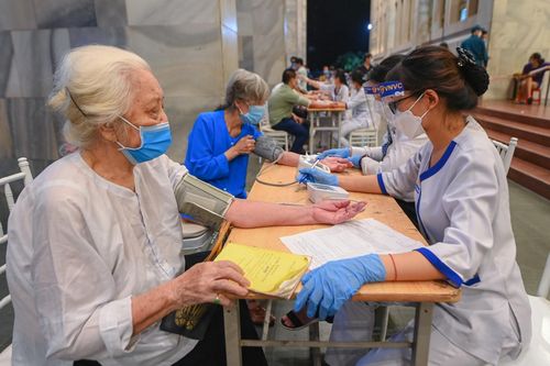 Mũi vaccine nhắc lại có vai trò quan trọng với nhóm nguy cơ cao. Ảnh minh họa: Việt Linh.