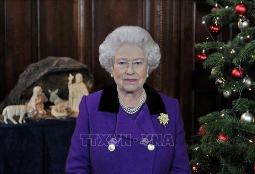 Nữ hoàng Anh Elizabeth II đọc thông điệp chúc mừng Giáng sinh tại London ngày 15/12/2010. Ảnh tư liệu: AFP/TTXVN