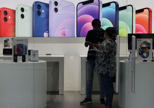  Cửa hàng ủy quyền của Apple tại Mumbai (Ấn Độ). Ảnh: Reuters. 