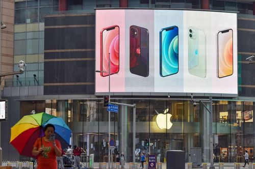  Trung Quốc vẫn là một trong những thị trường quan trọng của Apple. Ảnh: WSJ. 