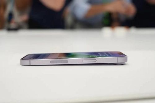 Với iPhone 14 Plus, Kuo cho biết lượng đơn đặt trước thấp hơn đáng kể so với dự kiến. Đây là model thế phiên bản mini, ban đầu được dự báo sẽ bán chạy nhờ màn hình 6,7 inch.