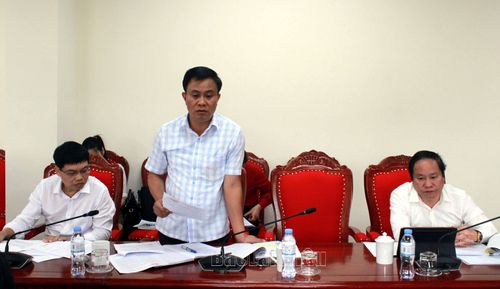 Đại biểu trả lời và làm rõ một số nội dung vướng mắc được đề cập tại Hội nghị.