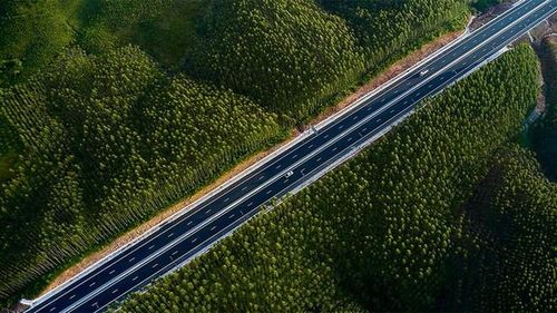 Khung cảnh cao tốc Vân Đồn - Móng Cái đẹp như một bức tranh