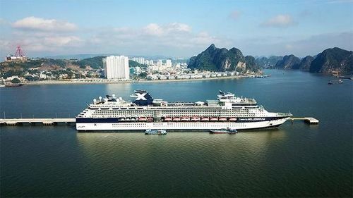 Cảng tàu khách quốc tế Hạ Long là nơi neo đậu của các siêu du thuyền trên thế giới