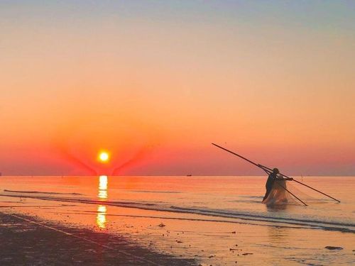 Bình minh thơ mộng trên biển Trà Cổ. (Ảnh: CTV)