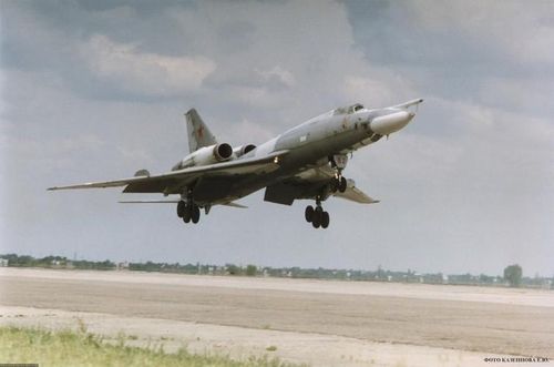 Thiết kế tiên tiến của Tu-22 đã khiến nó đạt tốc độ bay "kinh hồn bạt vía", tối đa lên tới Mach 1,42 - nghĩa là nhanh gần bằng tiêm kích... F-35 của không quân Mỹ ngày nay (Mach 1.6).