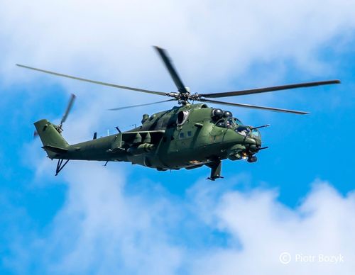 Quyết định mua Apache là một trong những bước đi của Warsaw nhằm tạo ra lực lượng vũ trang mạnh nhất châu Âu. Do đó, trang Defense 24 đã cho biết chi tiết hơn về ý định chuyển từ Mi-24 của Liên Xô sang Apache của Mỹ.