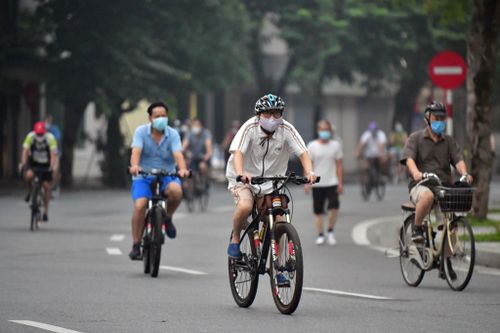 Không nên chủ quan coi Covid-19 như cúm. Ảnh minh họa: Nhật Sinh.