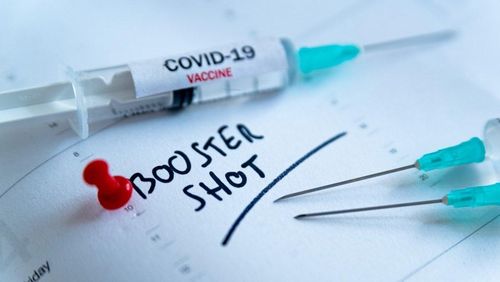  Tác dụng phụ của vaccine Covid-19 bổ sung ngừa biến thể Omicron cũng tương tự như các loại vaccine trước. Ảnh: Nephrocare. 