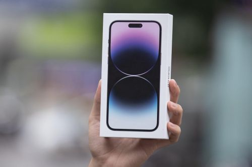 iPhone 14 có khác biệt tính năng giữa các phiên bản của một số khu vực. Ảnh: Phương Lâm.