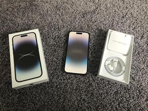 Để chứng minh, YouTuber Luke Miani đã đăng một video lên Twitter cho thấy camera trên chiếc iPhone 14 Pro Max của anh ấy rung lên khi sử dụng Snapchat, khiến bức ảnh bị mờ hoàn toàn.