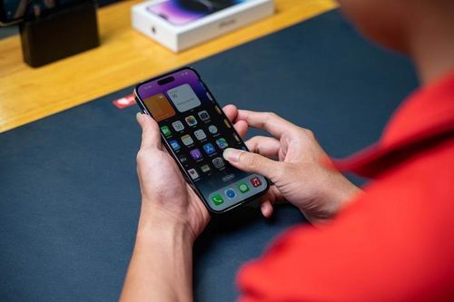 iPhone 14 Pro Max được kĩ thuật viên đánh giá vẫn dễ sửa chữa trong khoản thay thế linh kiện.
