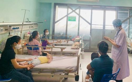 Trẻ mắc Adenovirus đang được điều trị tại BV Nhi TƯ